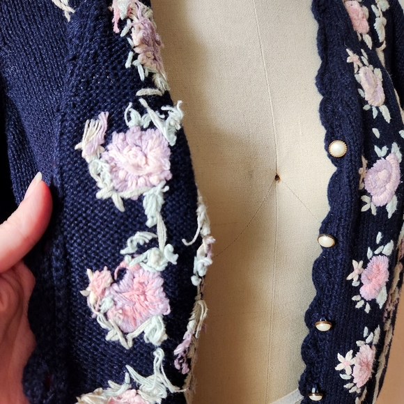 Vintage Cottagecore Hand Embroidered 80s 90s Floral Grandma Cardigan Sweater - Picture 8 of 15